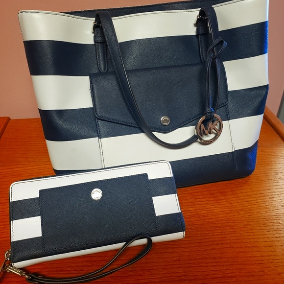 Michael Kors Purse and Wallet - Picture 1 of 8